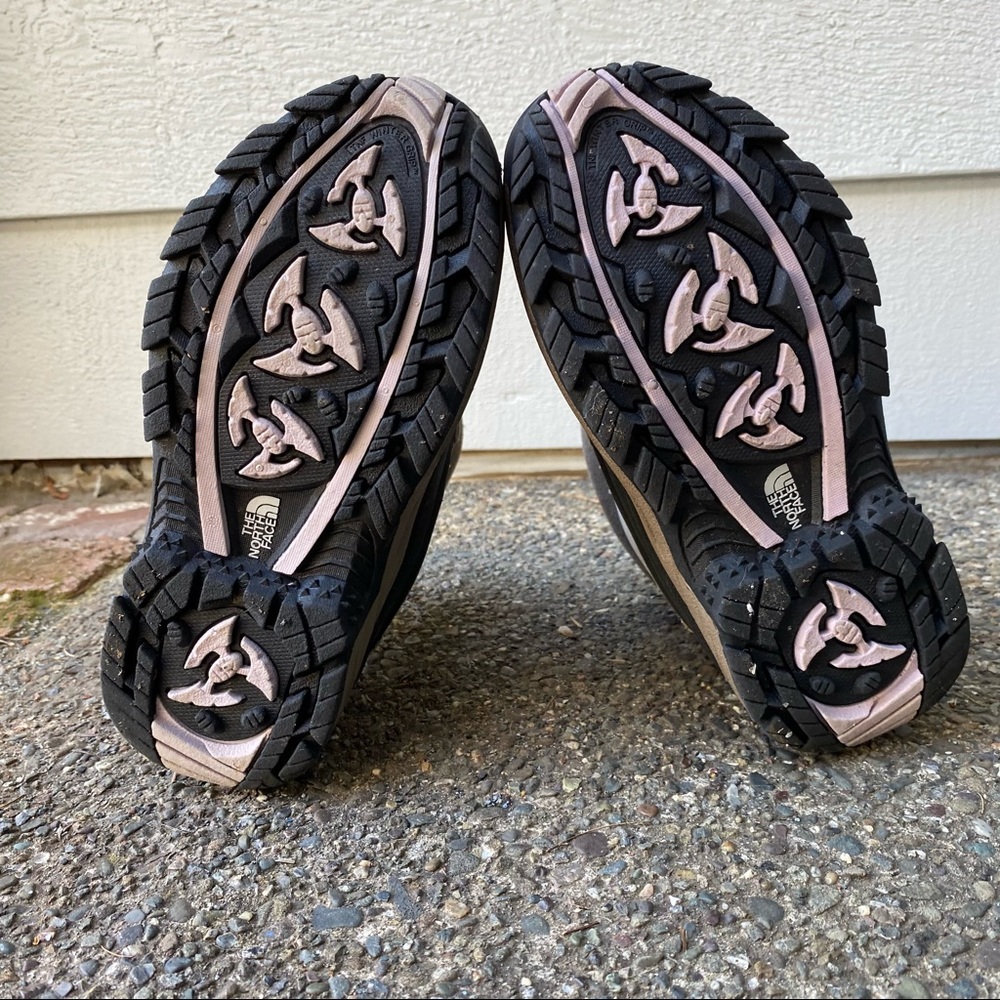 North Face Water Proof Girl’s 4 Hiking boots, Black/Tan - Picture 2 of 10
